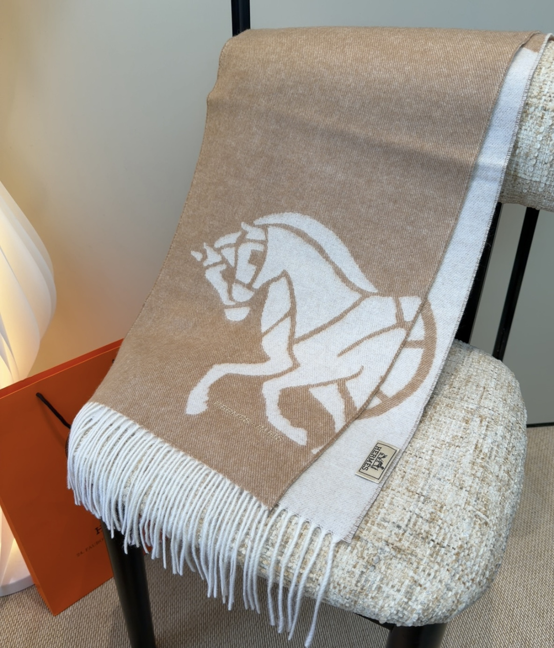 2025年Hermes · 爱马仕，难得一见的温柔配色，低调又不失优雅❗️】重点推荐❗️双边配色，一条围