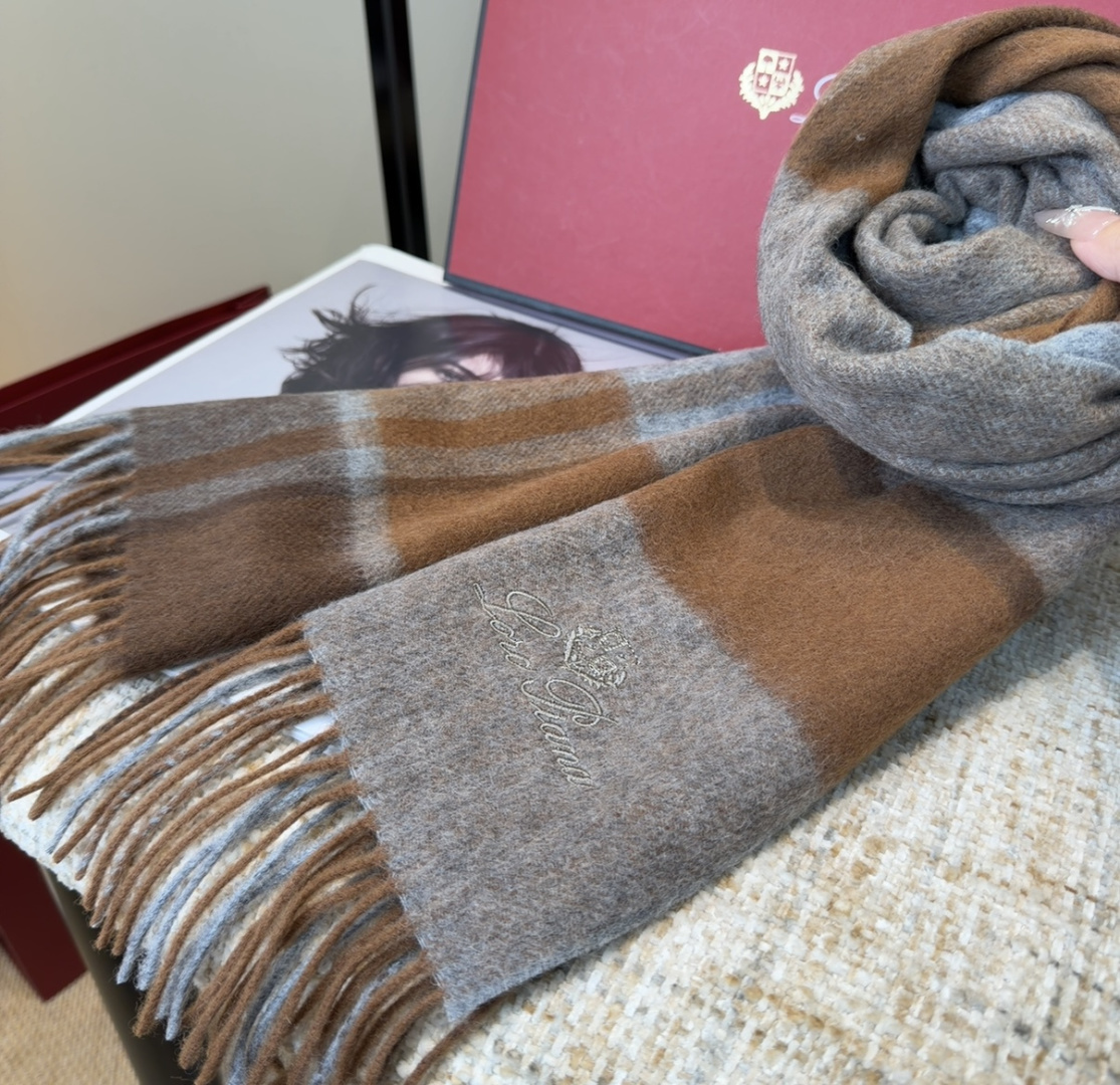 🆕Loro Piana · 【贸易公司尾单，极品山羊绒围巾披肩】送人自留都太高大上了😍重磅上新，爆款爆款