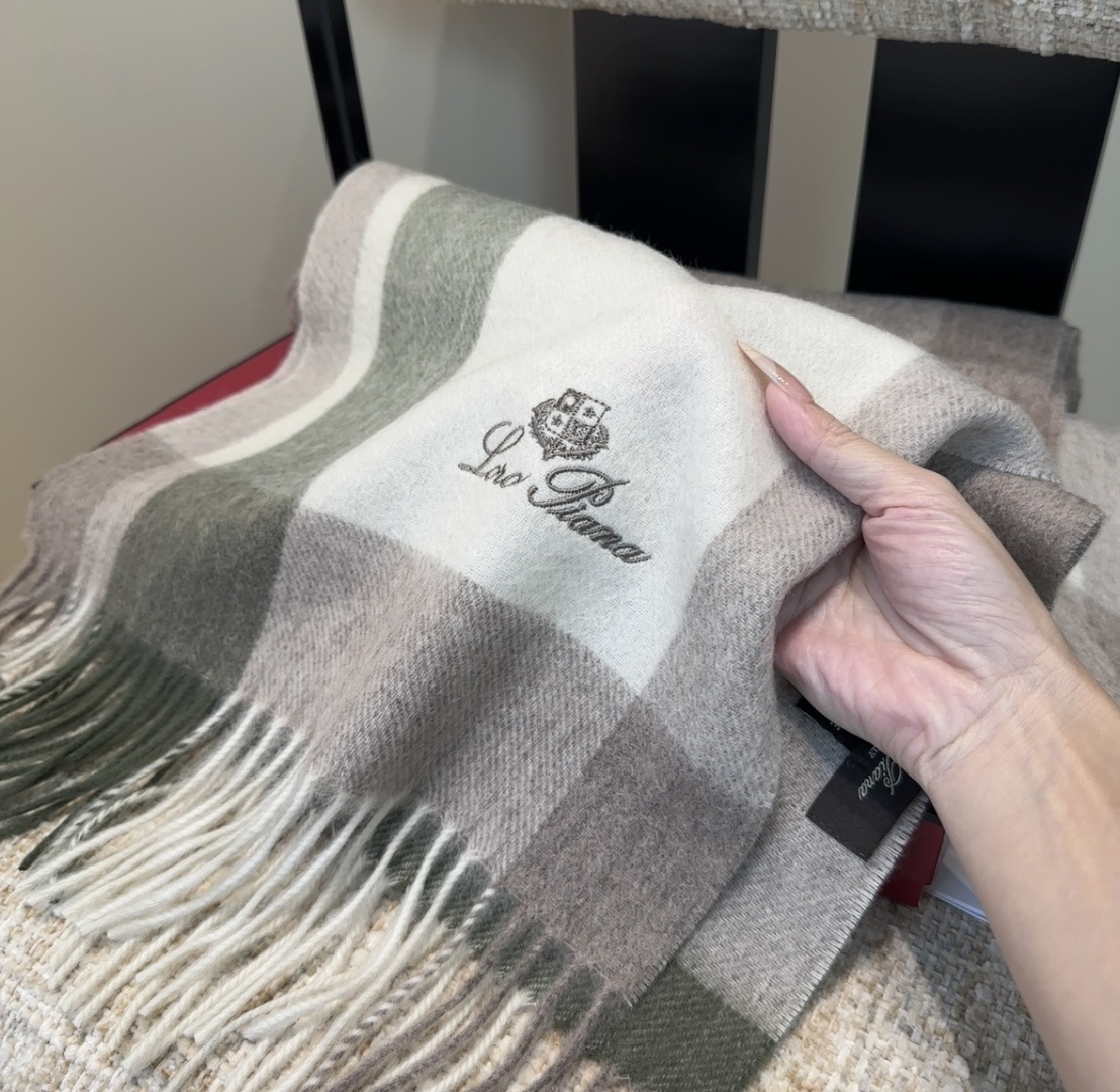 🆕Loro Piana · 【贸易公司尾单，极品山羊绒围巾披肩】送人自留都太高大上了😍重磅上新，爆款爆款