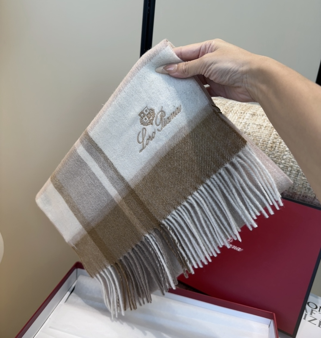 🆕Loro Piana · 【贸易公司尾单，极品山羊绒围巾披肩】送人自留都太高大上了😍重磅上新，爆款爆款