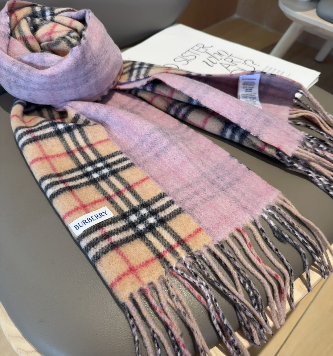 Burberry英伦风典藏款双面围巾❗️【HK外贸尾单 · 这才叫真正的家属福利】‼️这款羊绒围巾的面料