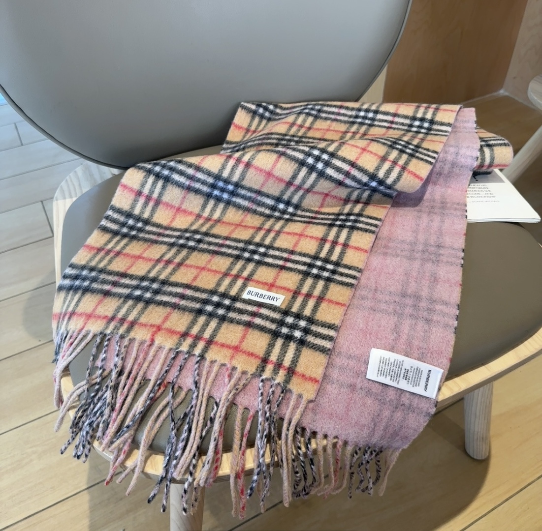 Burberry英伦风典藏款双面围巾❗️【HK外贸尾单 · 这才叫真正的家属福利】‼️这款羊绒围巾的面料