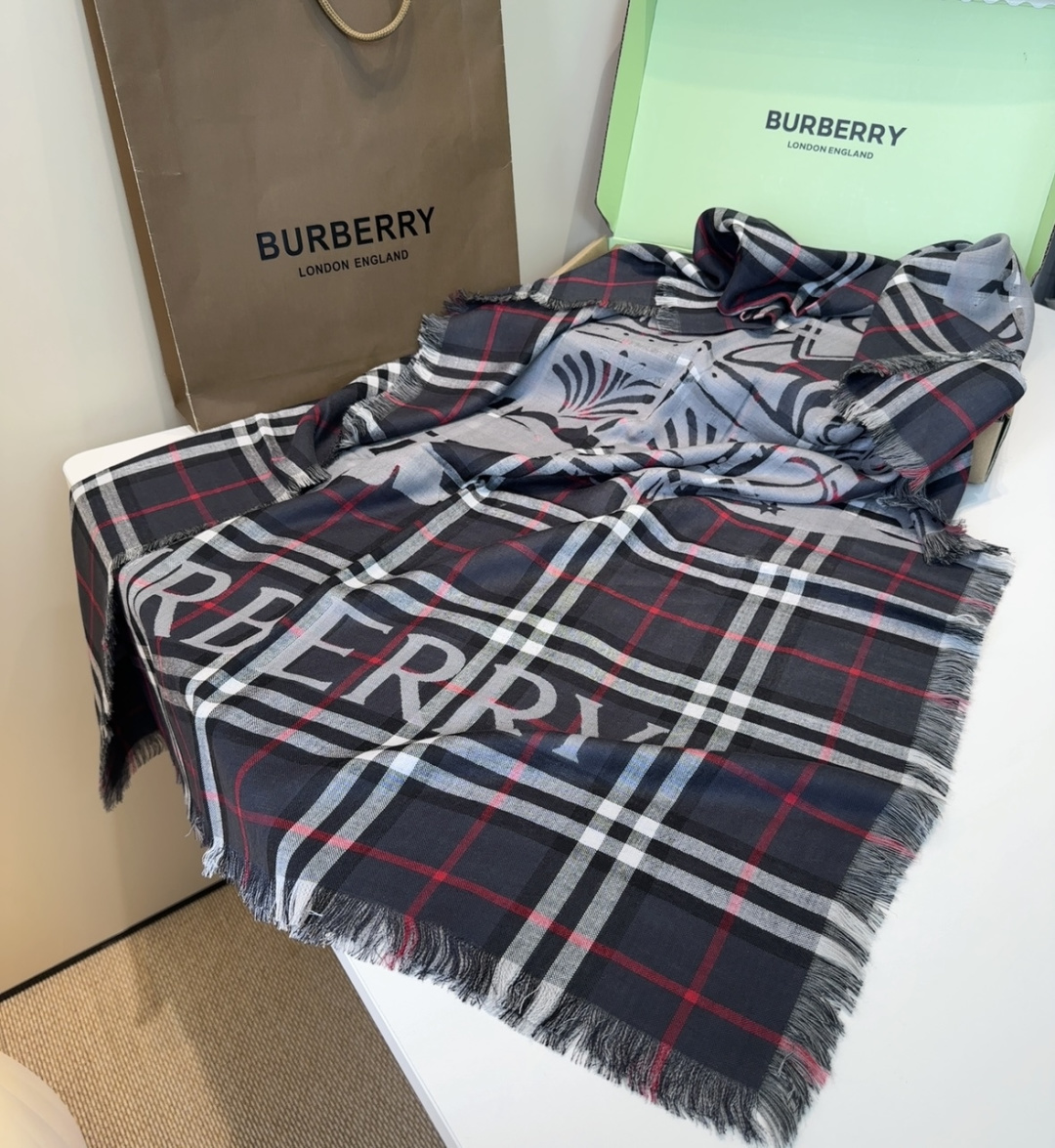 BBR最值得入手的薄款空调披肩金穗战马 .佩戴感觉真的很好，扎实的双面提花织造工艺高级感满满，