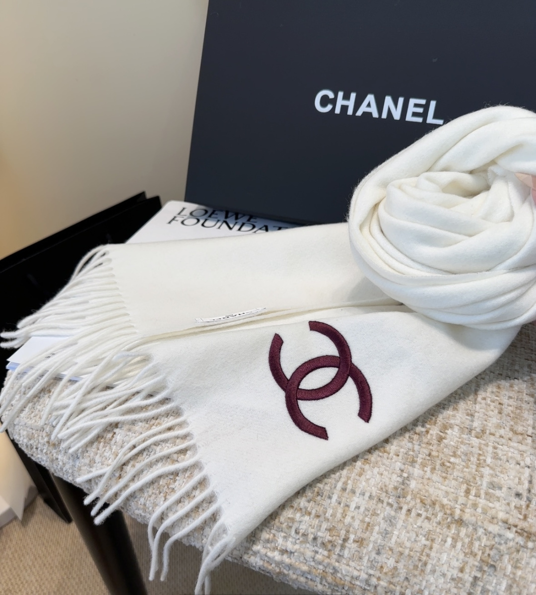 香奈儿围巾❗️好看的要疯掉了，太有型太有魅力了❗️❗️非常斯文时尚的秋冬单品！真的很喜欢，非常Class