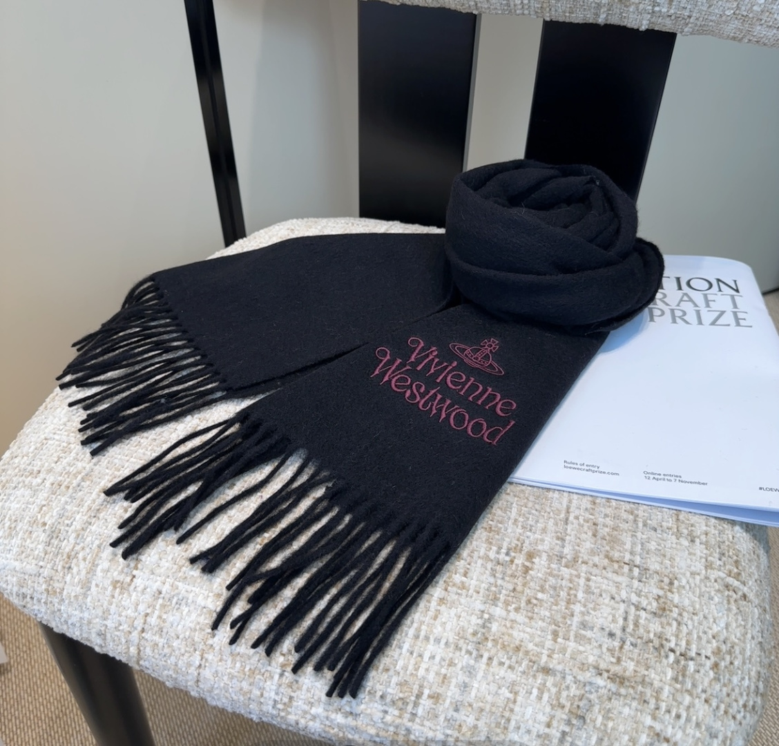 𝐕𝐢𝐯𝐢𝐞𝐧𝐧𝐞 𝐖𝐞𝐬𝐭𝐰𝐨𝐨𝐝🪐✨【薇薇安 · 西太后】极品山羊绒小围巾，送人自留都太高大上了😍重磅