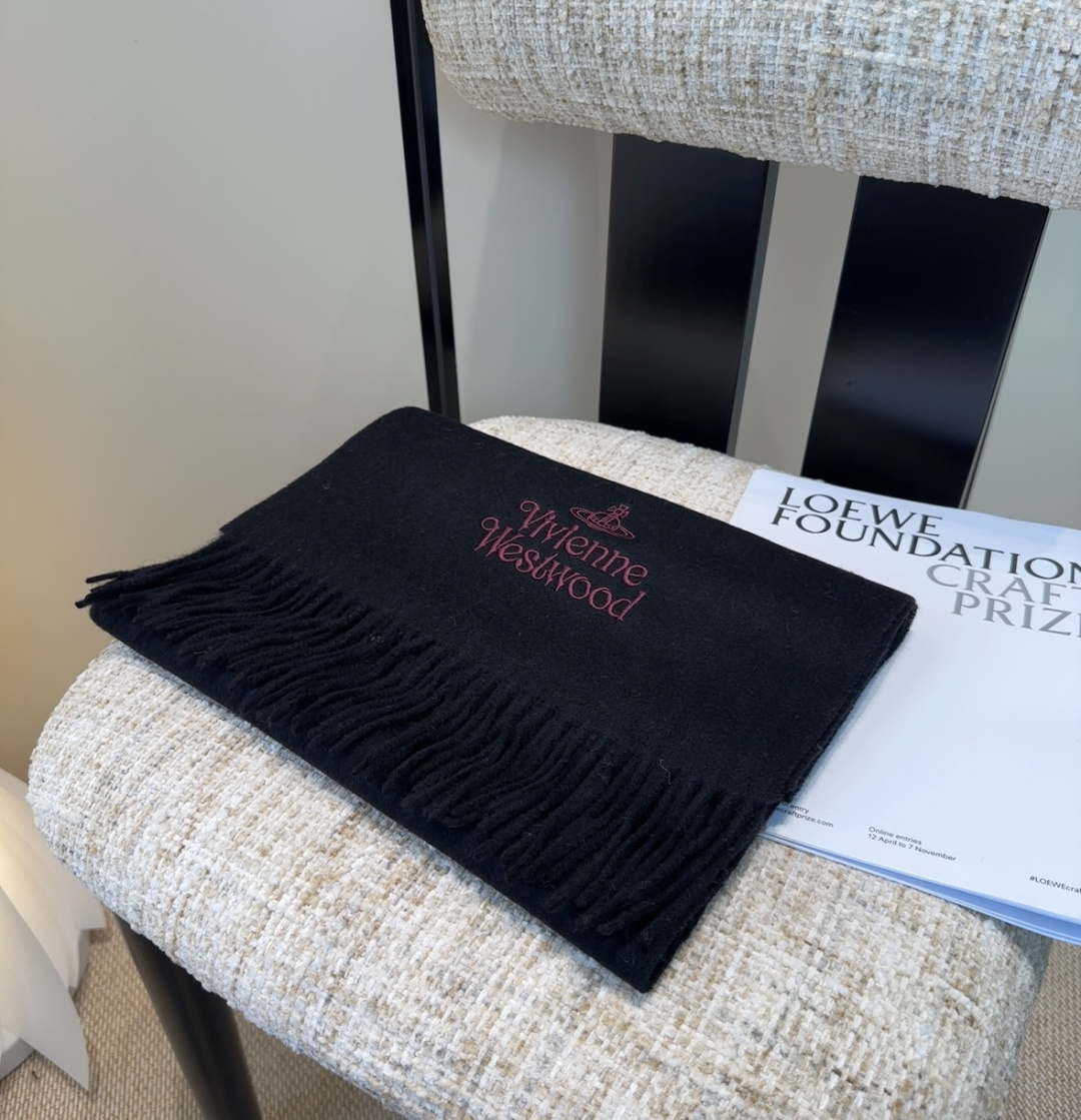 𝐕𝐢𝐯𝐢𝐞𝐧𝐧𝐞 𝐖𝐞𝐬𝐭𝐰𝐨𝐨𝐝🪐✨【薇薇安 · 西太后】极品山羊绒小围巾，送人自留都太高大上了😍重磅