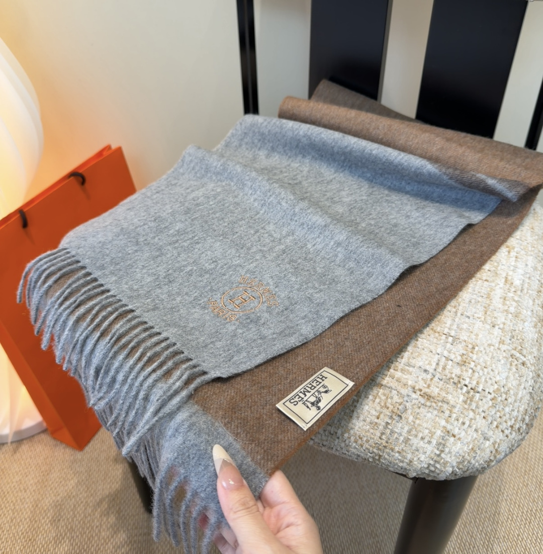 2025年Hermes · 爱马仕，难得一见的温柔配色，低调又不失优雅❗️】重点推荐❗️双边配色，一条围