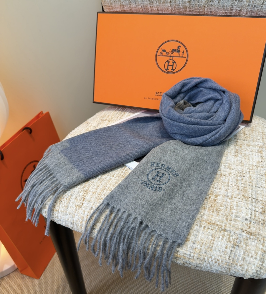 2025年Hermes · 爱马仕，难得一见的温柔配色，低调又不失优雅❗️】重点推荐❗️双边配色，一条围