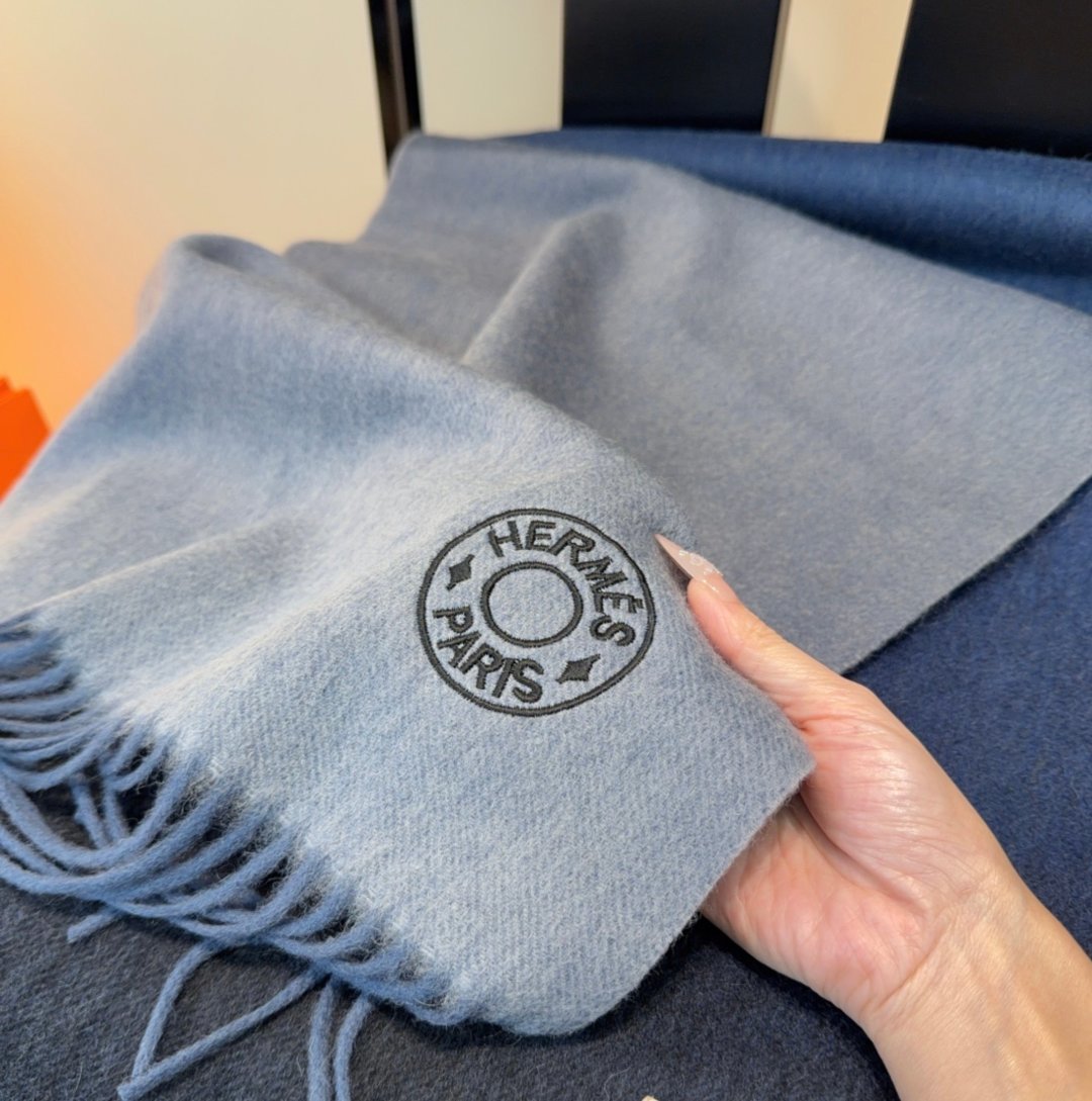【▪️家属福利来了！！爱马仕高端重磅男士围巾！】怒赞推荐，激动~！！下手绝对要快，同步专柜，最高端的男士
