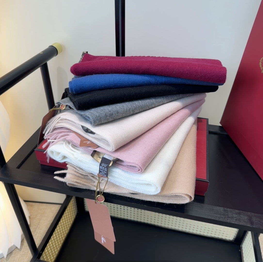 🆕Loro Piana · 【贸易公司尾单，极品山羊绒围巾披肩】送人自留都太高大上了😍重磅上新，爆款爆款