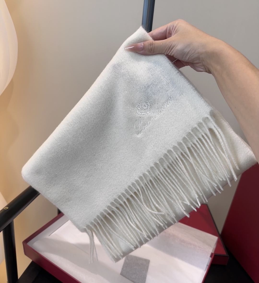 🆕Loro Piana · 【贸易公司尾单，极品山羊绒围巾披肩】送人自留都太高大上了😍重磅上新，爆款爆款