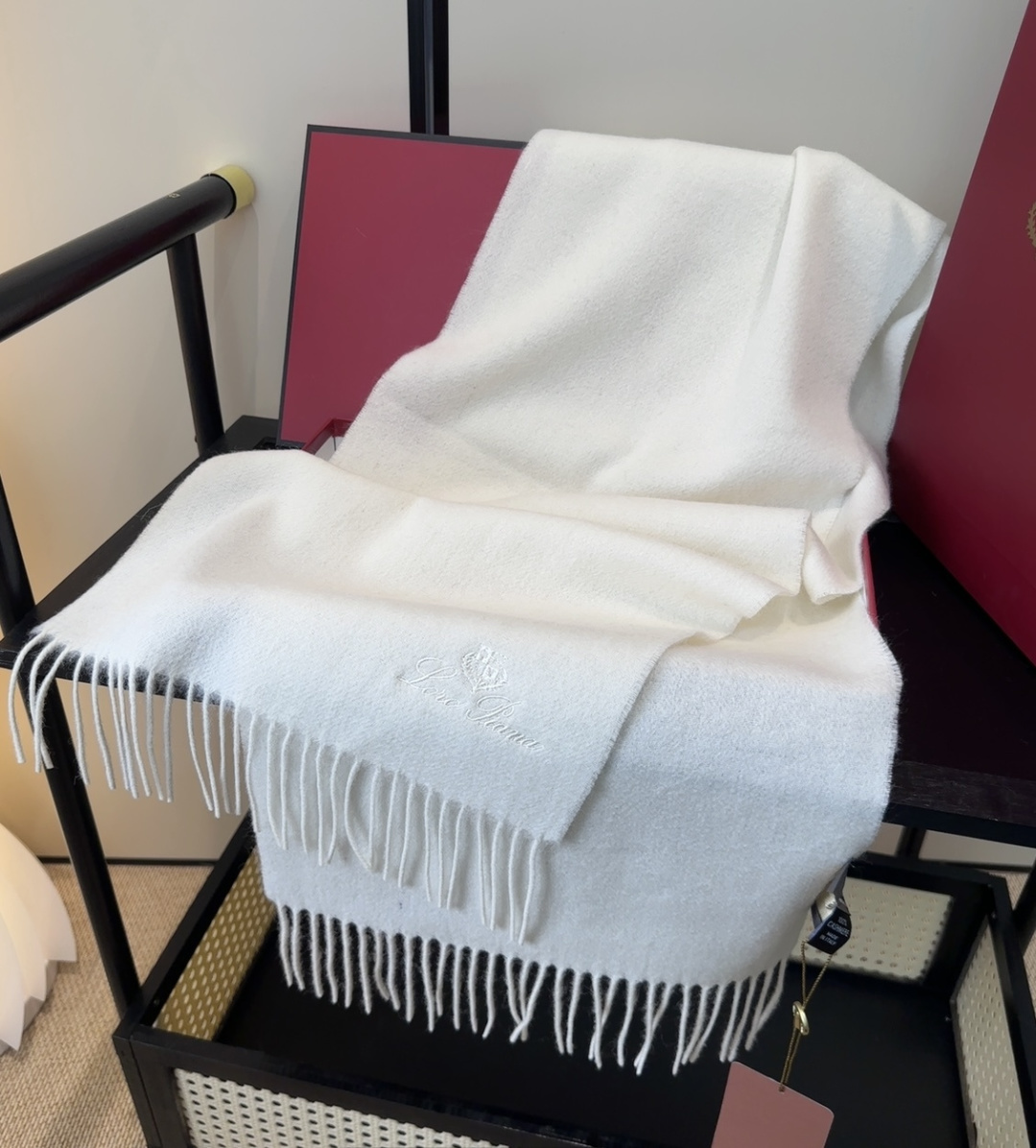 🆕Loro Piana · 【贸易公司尾单，极品山羊绒围巾披肩】送人自留都太高大上了😍重磅上新，爆款爆款