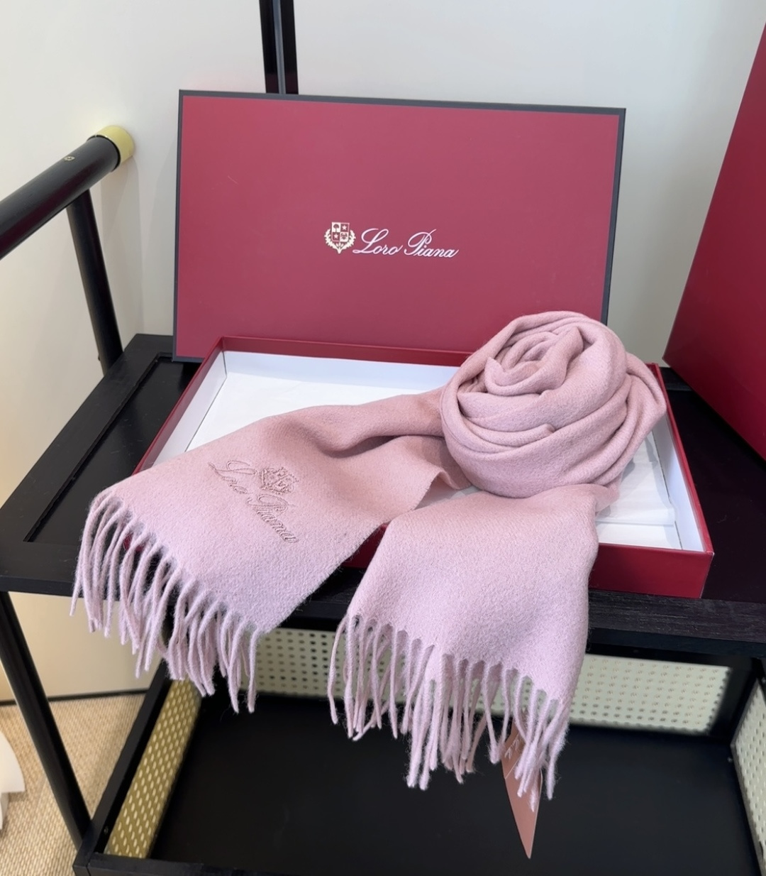 🆕Loro Piana · 【贸易公司尾单，极品山羊绒围巾披肩】送人自留都太高大上了😍重磅上新，爆款爆款