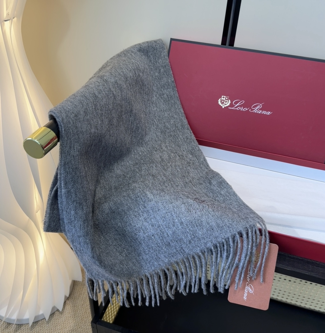 🆕Loro Piana · 【贸易公司尾单，极品山羊绒围巾披肩】送人自留都太高大上了😍重磅上新，爆款爆款
