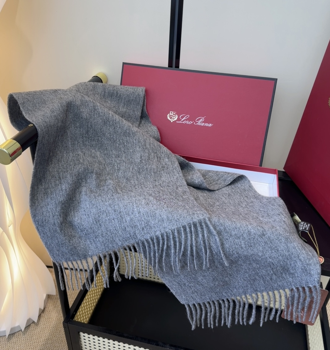 🆕Loro Piana · 【贸易公司尾单，极品山羊绒围巾披肩】送人自留都太高大上了😍重磅上新，爆款爆款