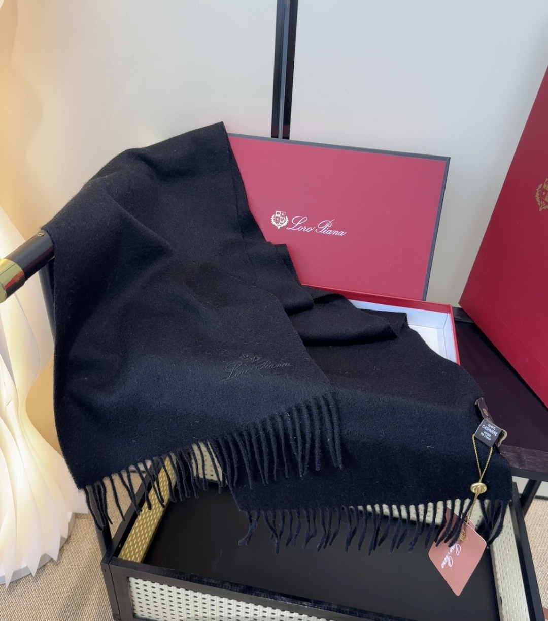🆕Loro Piana · 【贸易公司尾单，极品山羊绒围巾披肩】送人自留都太高大上了😍重磅上新，爆款爆款