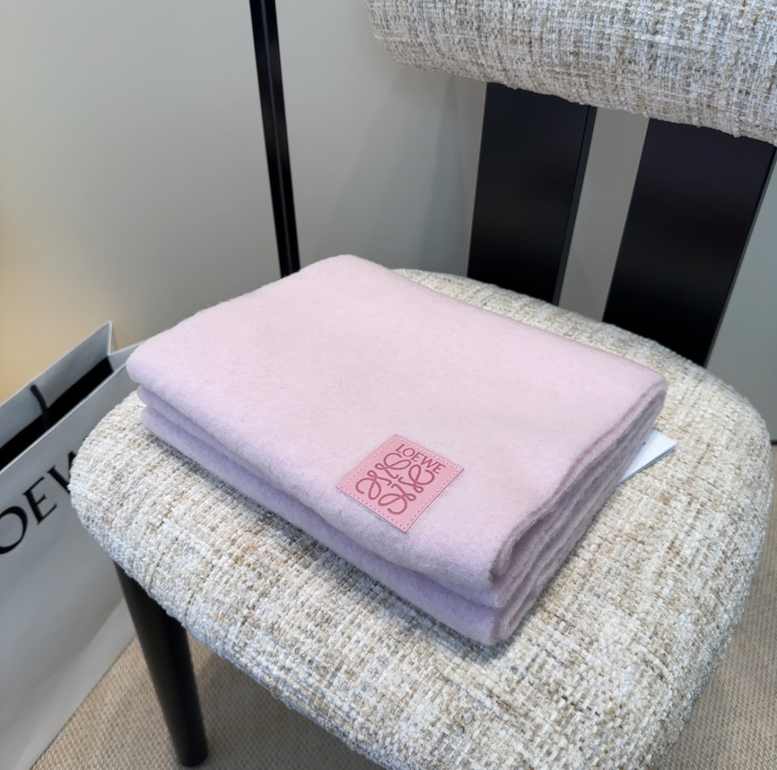 罗意威超美新款马海毛围巾！超级推荐入手！】质感好货！主打的马海毛围巾~据说超难买哦！！打了好多次版！终于