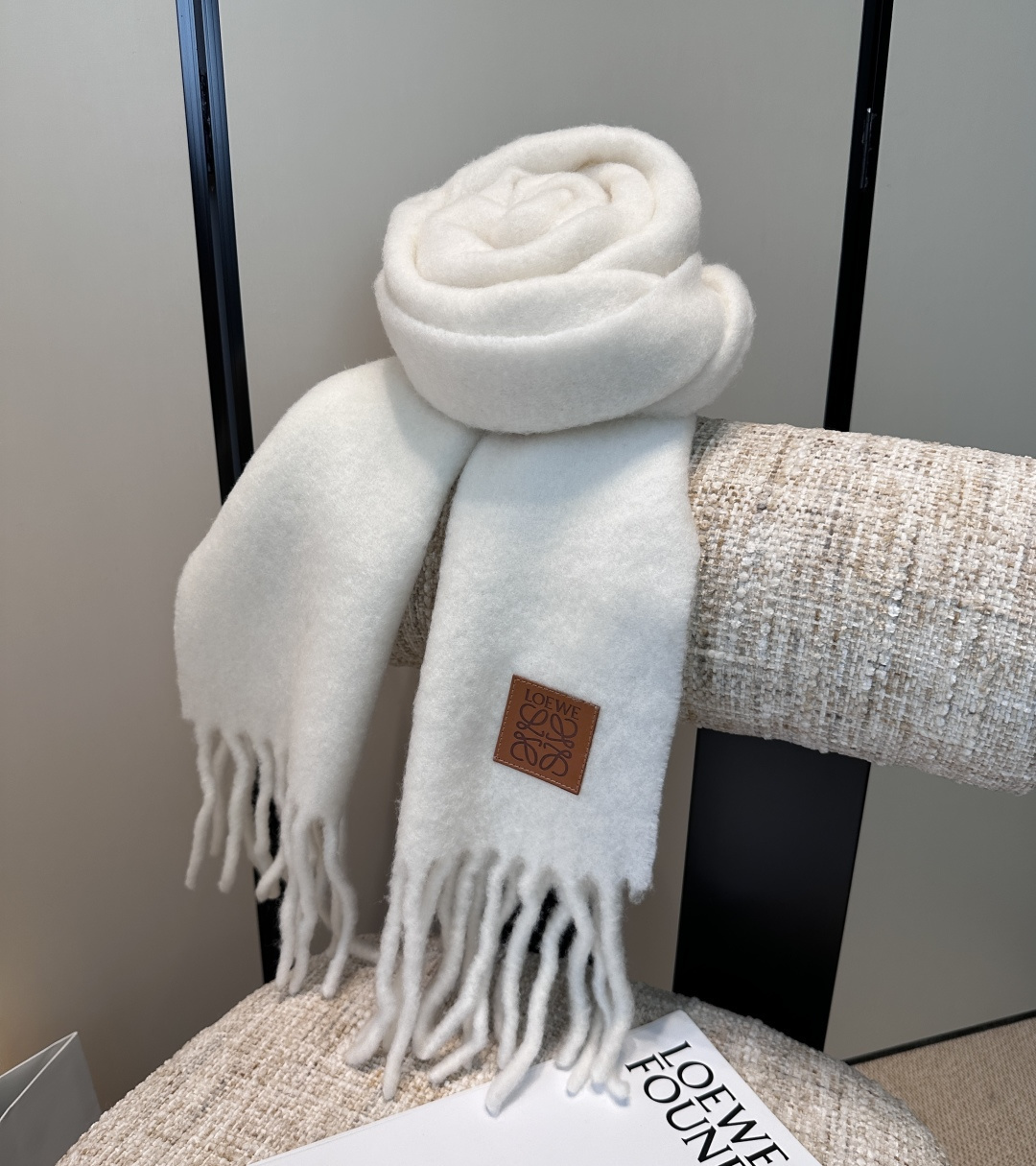 罗意威超美新款马海毛围巾！超级推荐入手！】质感好货！主打的马海毛围巾~据说超难买哦！！打了好多次版！终于