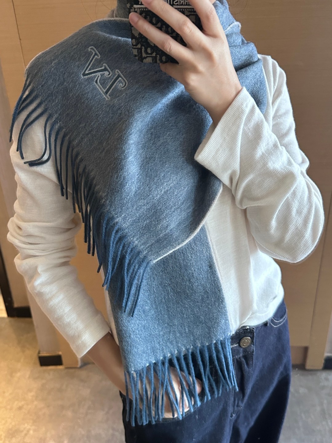 Lv围巾❗️好看的要疯掉了，太有型太有魅力了❗️❗️非常斯文时尚的秋冬单品！真的很喜欢，非常Classi