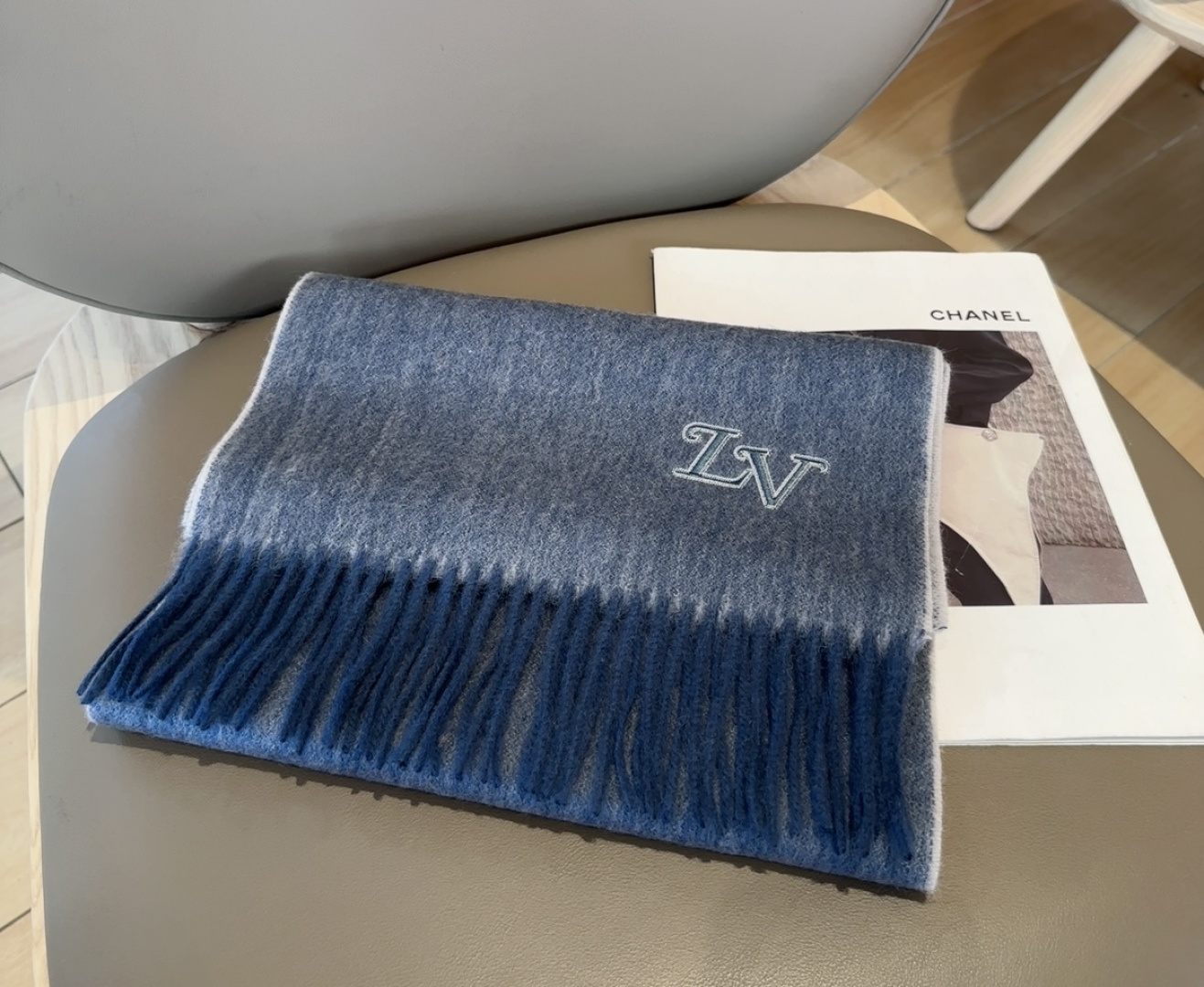 Lv围巾❗️好看的要疯掉了，太有型太有魅力了❗️❗️非常斯文时尚的秋冬单品！真的很喜欢，非常Classi