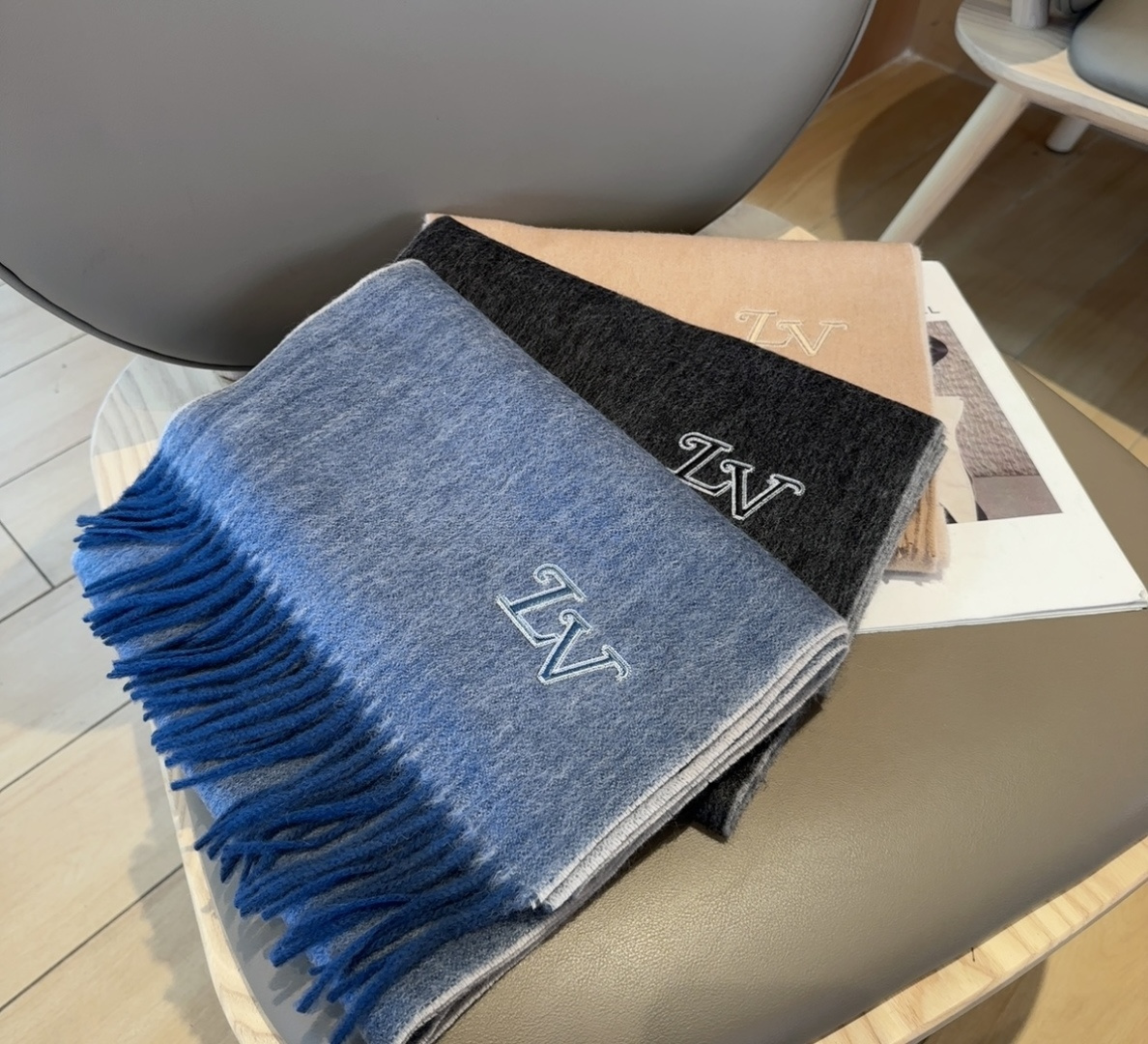 Lv围巾❗️好看的要疯掉了，太有型太有魅力了❗️❗️非常斯文时尚的秋冬单品！真的很喜欢，非常Classi