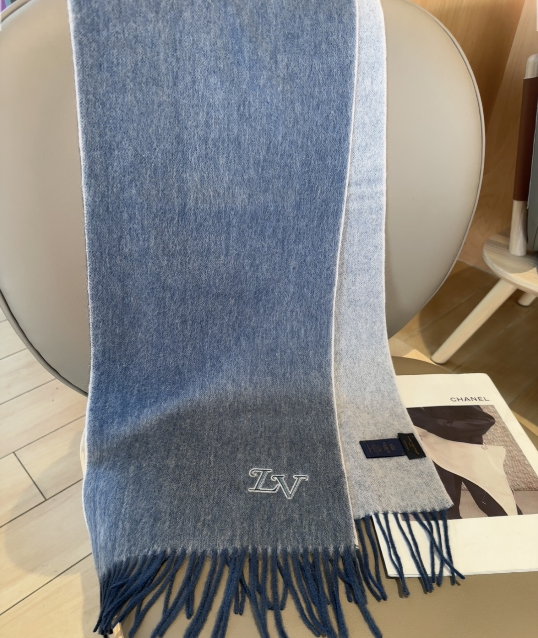 Lv围巾❗️好看的要疯掉了，太有型太有魅力了❗️❗️非常斯文时尚的秋冬单品！真的很喜欢，非常Classi