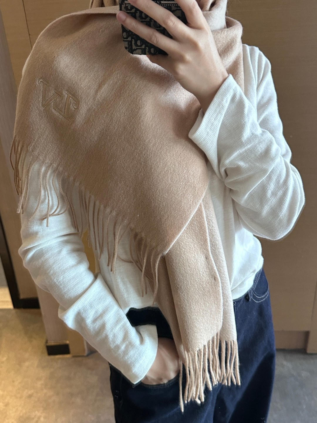 Lv围巾❗️好看的要疯掉了，太有型太有魅力了❗️❗️非常斯文时尚的秋冬单品！真的很喜欢，非常Classi