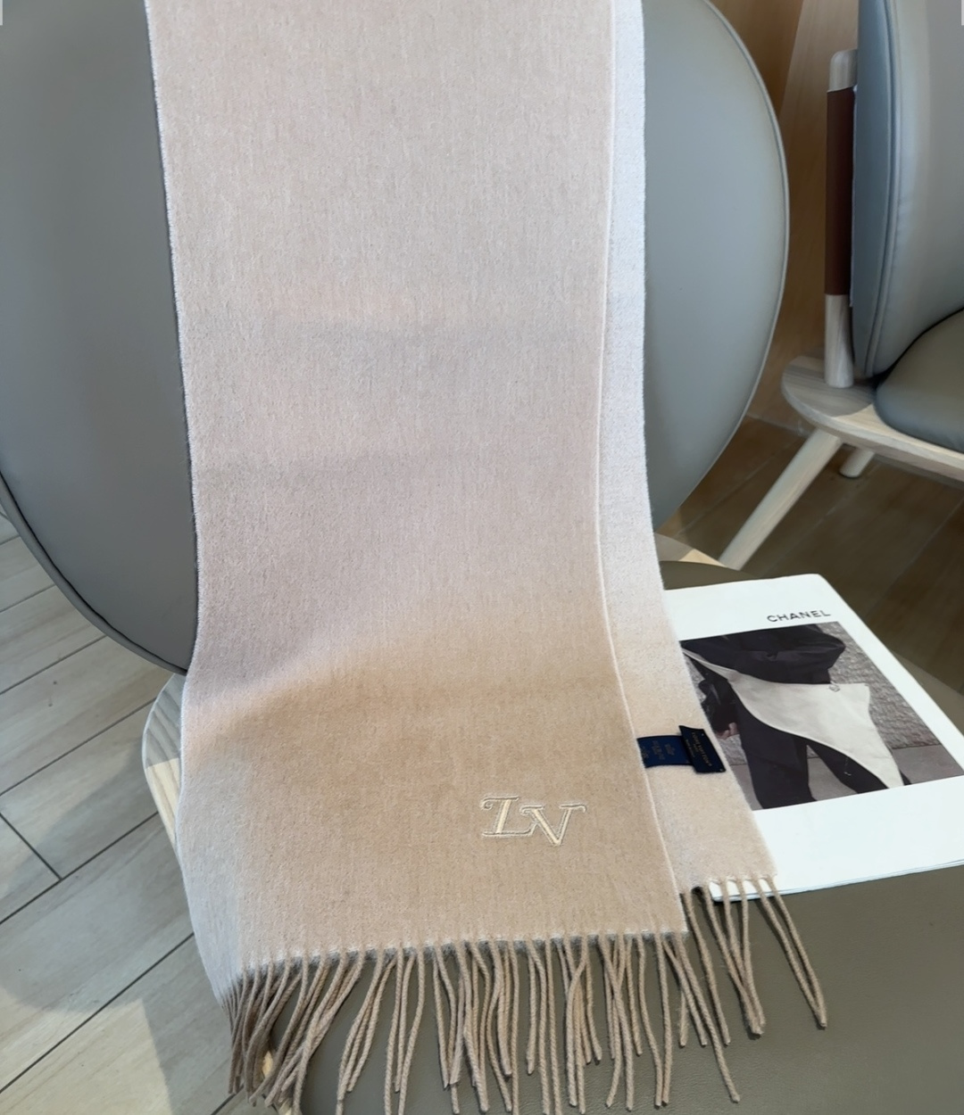 Lv围巾❗️好看的要疯掉了，太有型太有魅力了❗️❗️非常斯文时尚的秋冬单品！真的很喜欢，非常Classi