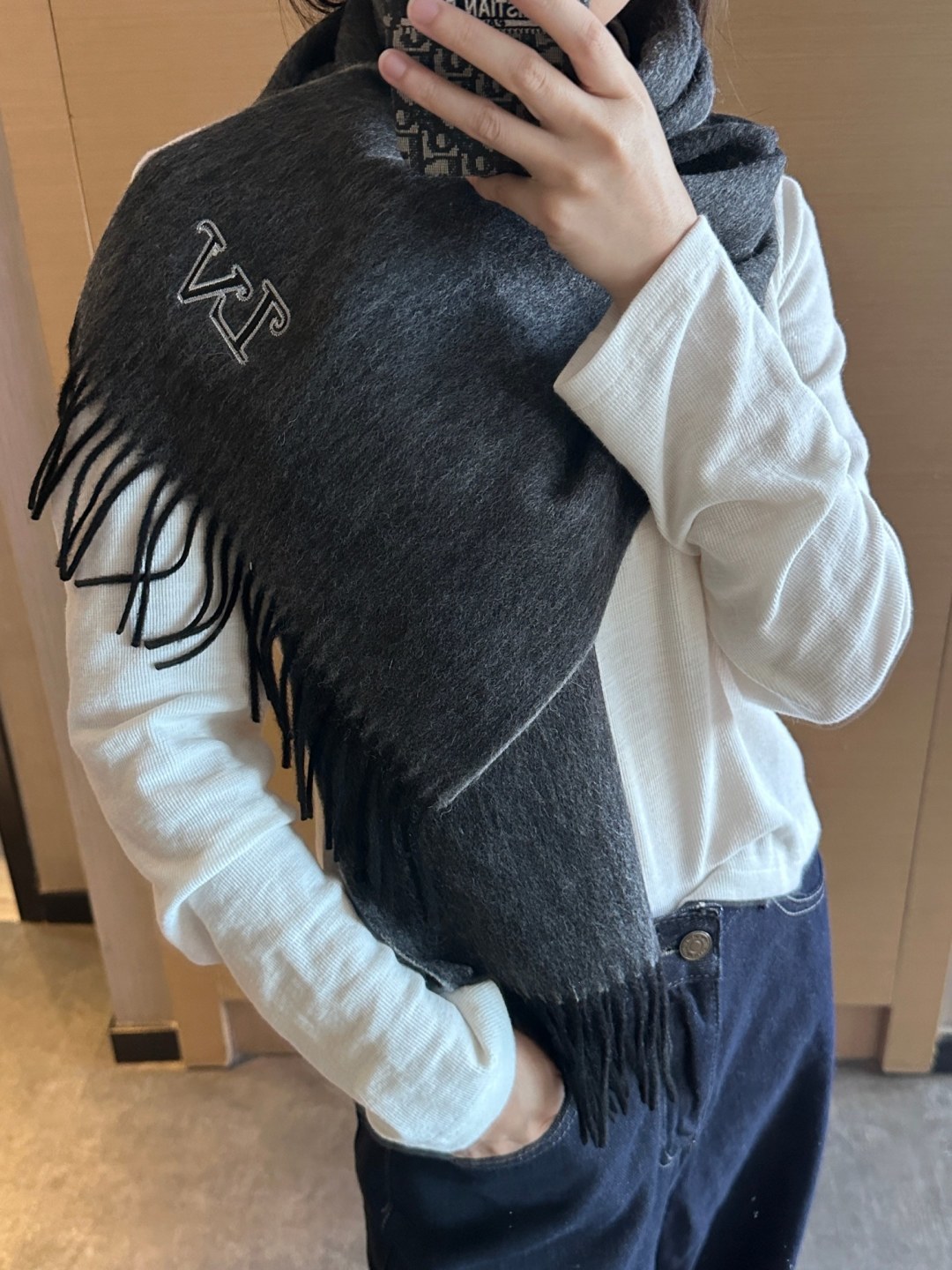 Lv围巾❗️好看的要疯掉了，太有型太有魅力了❗️❗️非常斯文时尚的秋冬单品！真的很喜欢，非常Classi