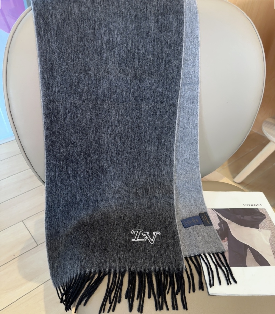 Lv围巾❗️好看的要疯掉了，太有型太有魅力了❗️❗️非常斯文时尚的秋冬单品！真的很喜欢，非常Classi