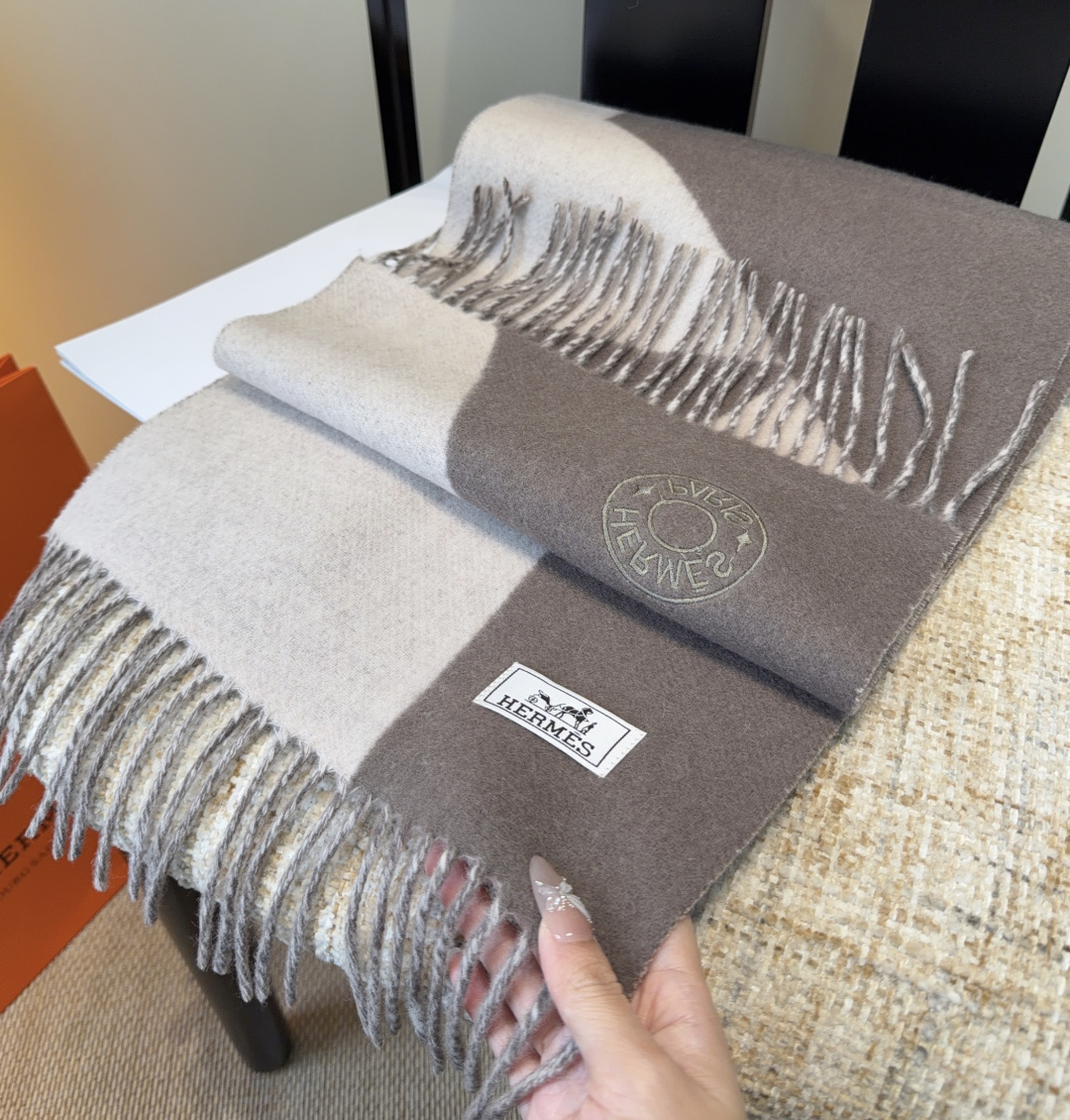2025年Hermes · 爱马仕，难得一见的温柔配色，低调又不失优雅❗️】重点推荐❗️双边配色，一条围