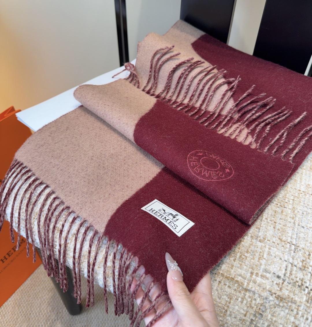2025年Hermes · 爱马仕，难得一见的温柔配色，低调又不失优雅❗️】重点推荐❗️双边配色，一条围