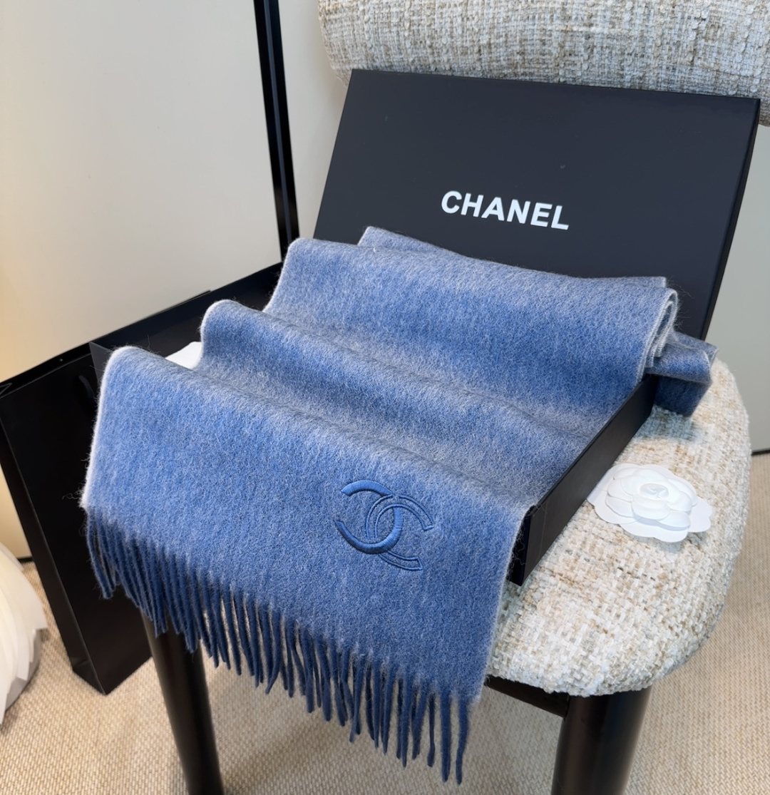 【▪Chanel · 香奈儿难得一见的温柔配色，超级迷恋❗️气质低调恬静又不失优雅❗️】重点推荐❗️高级