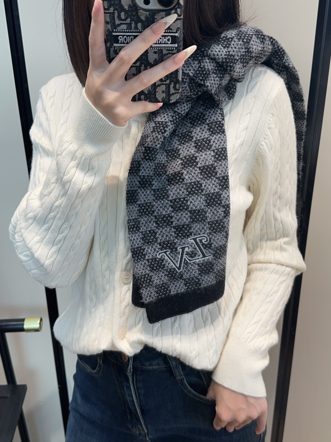 爆款上新 情侣款👍👍LV 独家牛货🐂 奢华尽在尺寸之间，高端品质‼️具有超高羊绒品质才会被此品牌青睐‼️