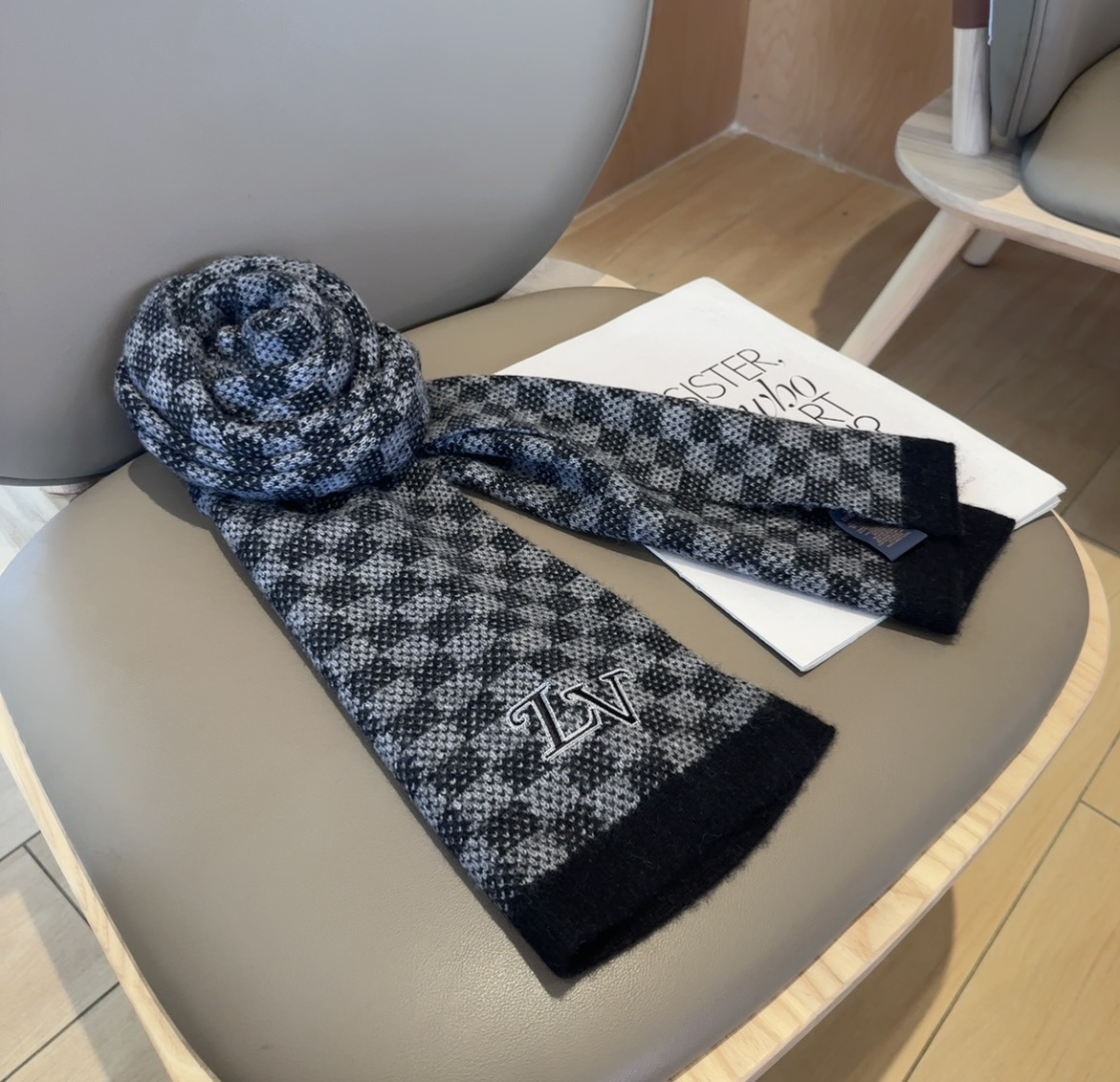 爆款上新 情侣款👍👍LV 独家牛货🐂 奢华尽在尺寸之间，高端品质‼️具有超高羊绒品质才会被此品牌青睐‼️