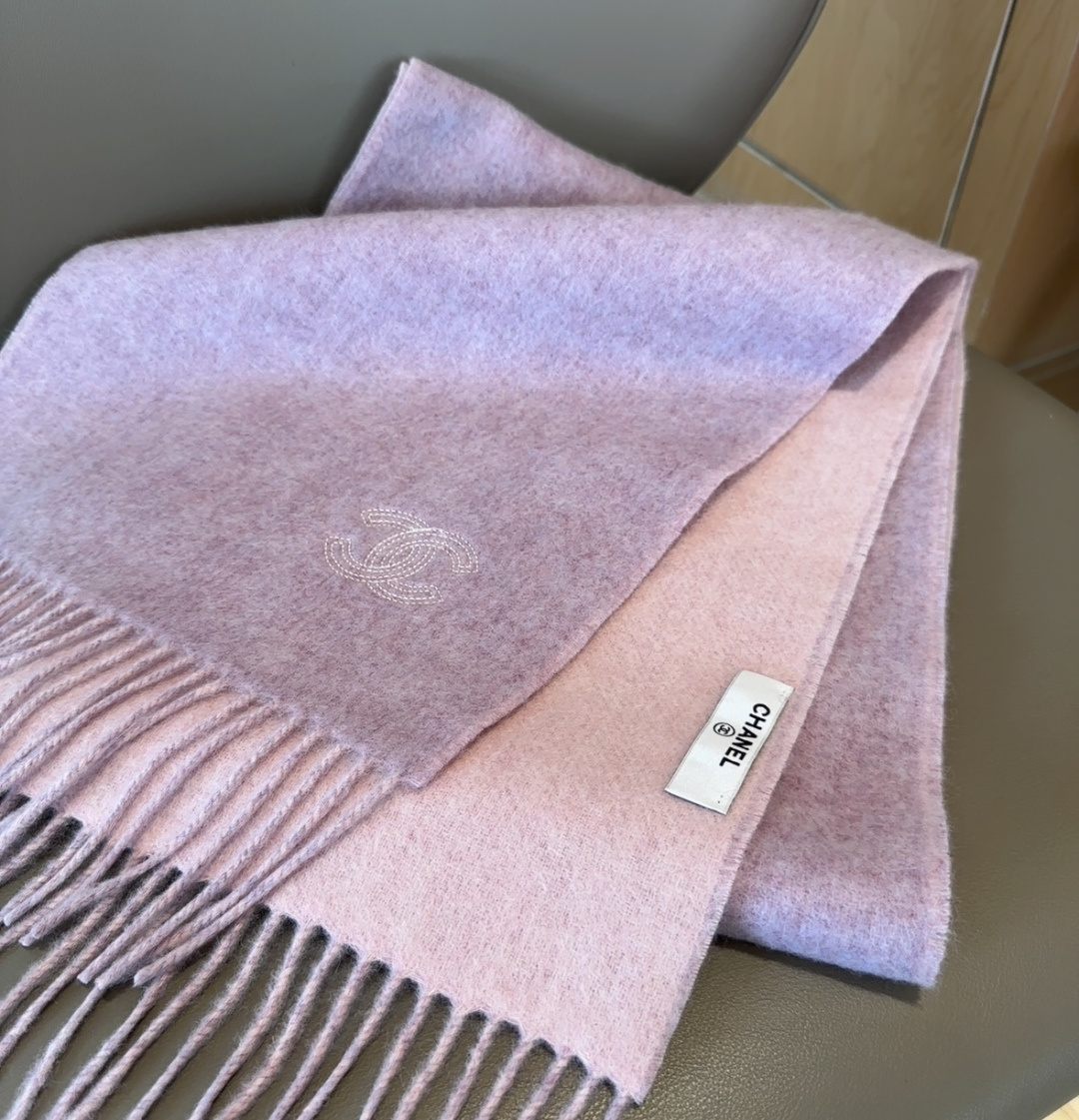 【▪Chanel · 香奈儿难得一见的温柔配色，超级迷恋❗️气质低调恬静又不失优雅❗️】重点推荐❗️高级