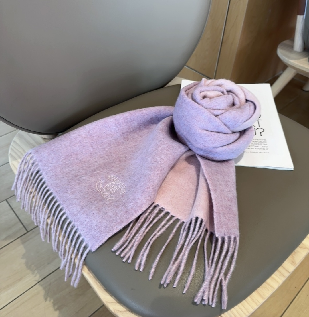 【▪Chanel · 香奈儿难得一见的温柔配色，超级迷恋❗️气质低调恬静又不失优雅❗️】重点推荐❗️高级