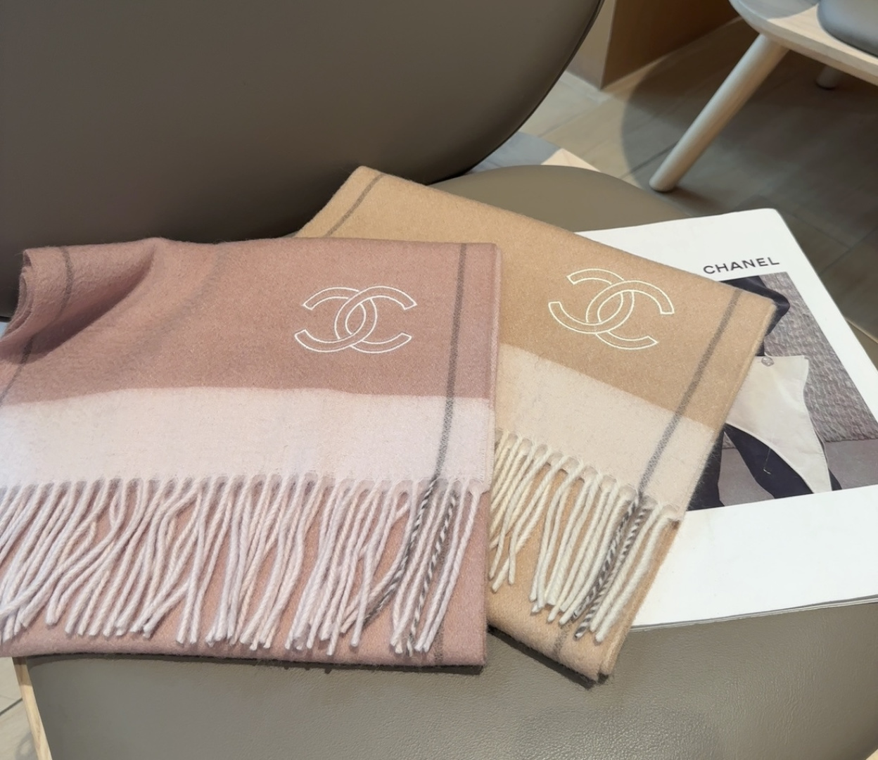 【▪Chanel · 香奈儿难得一见的温柔配色，超级迷恋❗️气质低调恬静又不失优雅❗️】重点推荐❗️高级