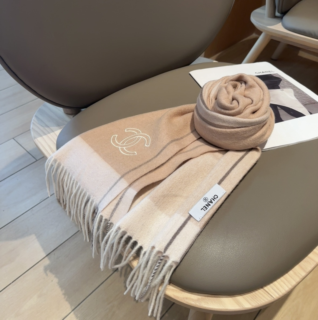 【▪Chanel · 香奈儿难得一见的温柔配色，超级迷恋❗️气质低调恬静又不失优雅❗️】重点推荐❗️高级