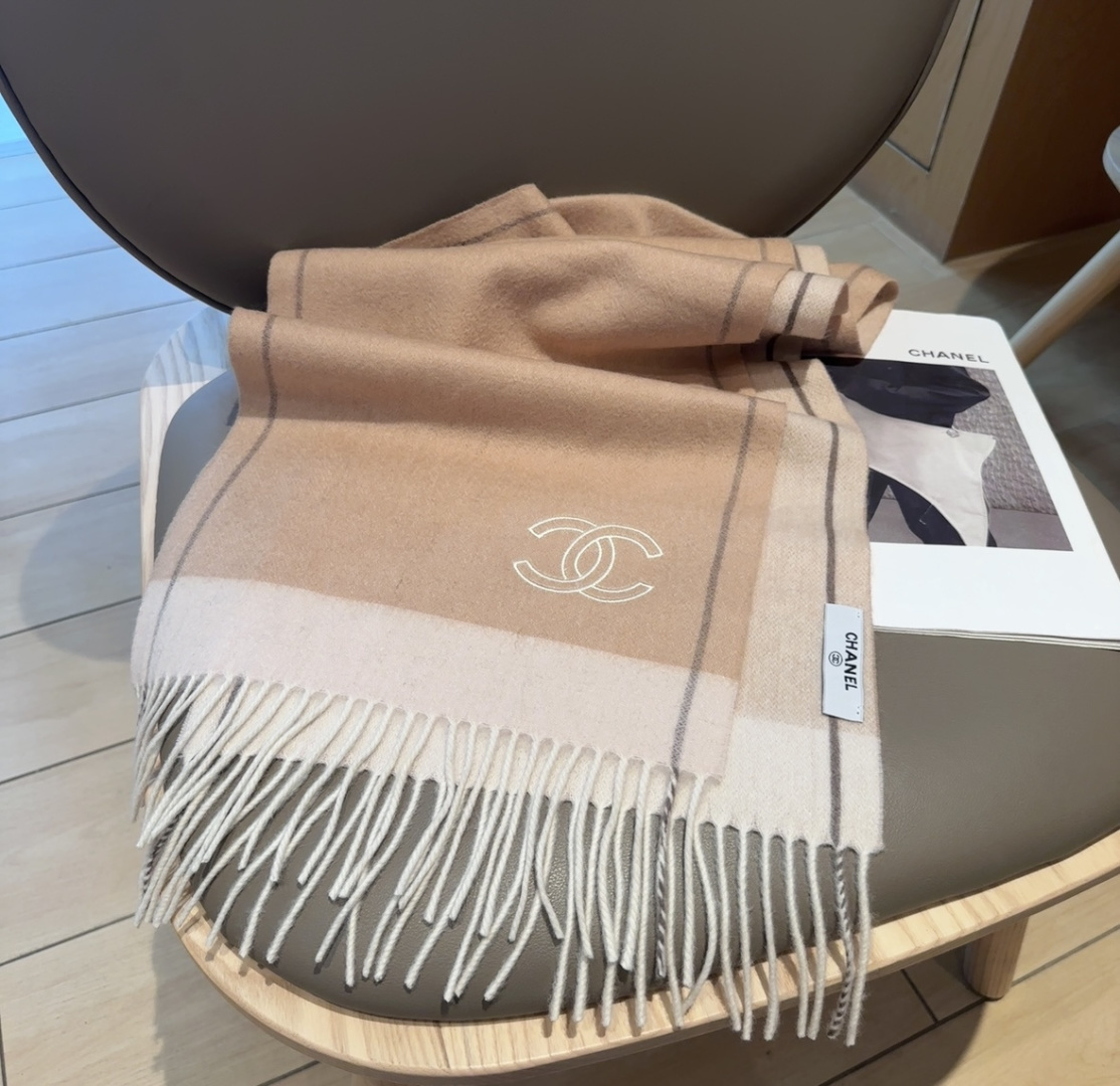 【▪Chanel · 香奈儿难得一见的温柔配色，超级迷恋❗️气质低调恬静又不失优雅❗️】重点推荐❗️高级