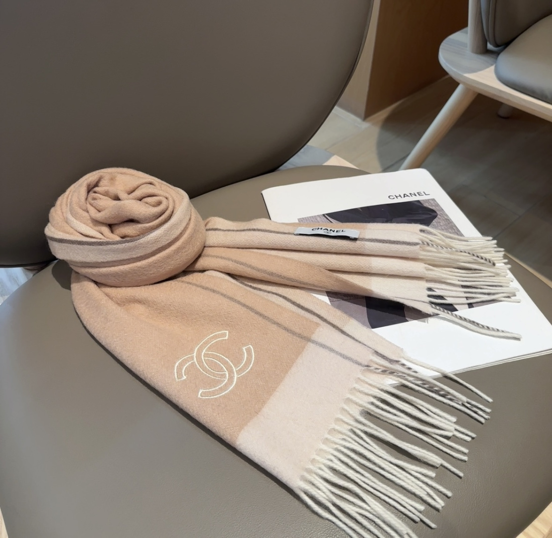 【▪Chanel · 香奈儿难得一见的温柔配色，超级迷恋❗️气质低调恬静又不失优雅❗️】重点推荐❗️高级