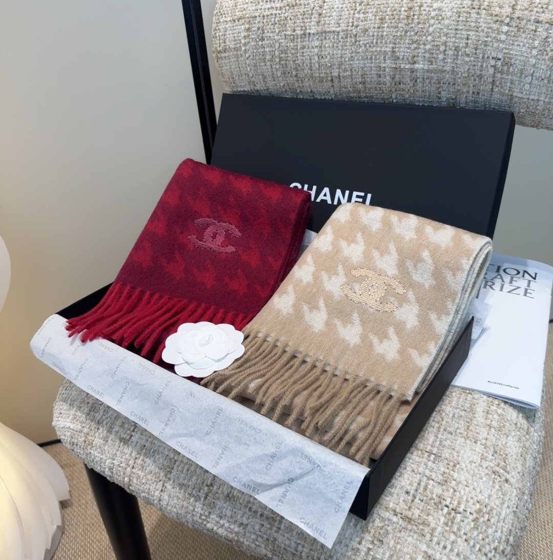 【▪香奈儿· 难得一见的温柔配色，超级迷恋❗️气质低调恬静又不失优雅❗️】重点推荐❗️高级舒适时髦气质，