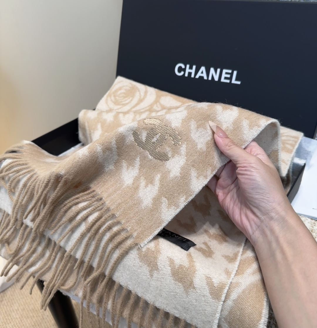 【▪香奈儿· 难得一见的温柔配色，超级迷恋❗️气质低调恬静又不失优雅❗️】重点推荐❗️高级舒适时髦气质，