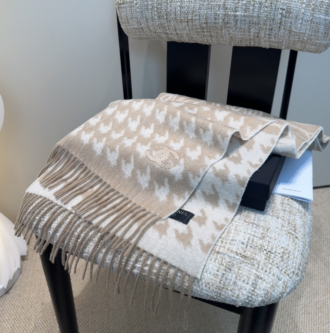 【▪香奈儿· 难得一见的温柔配色，超级迷恋❗️气质低调恬静又不失优雅❗️】重点推荐❗️高级舒适时髦气质，