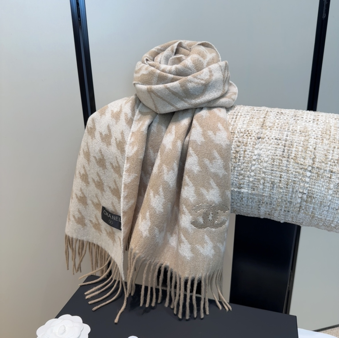 【▪香奈儿· 难得一见的温柔配色，超级迷恋❗️气质低调恬静又不失优雅❗️】重点推荐❗️高级舒适时髦气质，