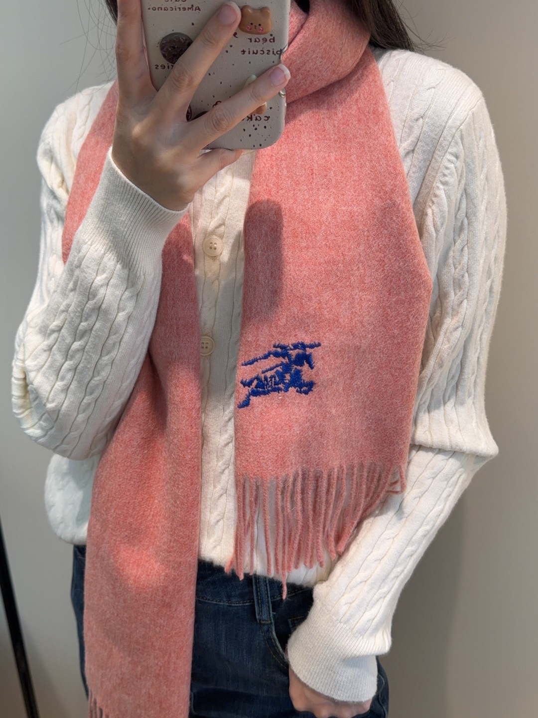 巴宝莉围巾❗️好看的要疯掉了，太有型太有魅力了❗️❗️非常斯文时尚的秋冬单品！真的很喜欢，非常Class