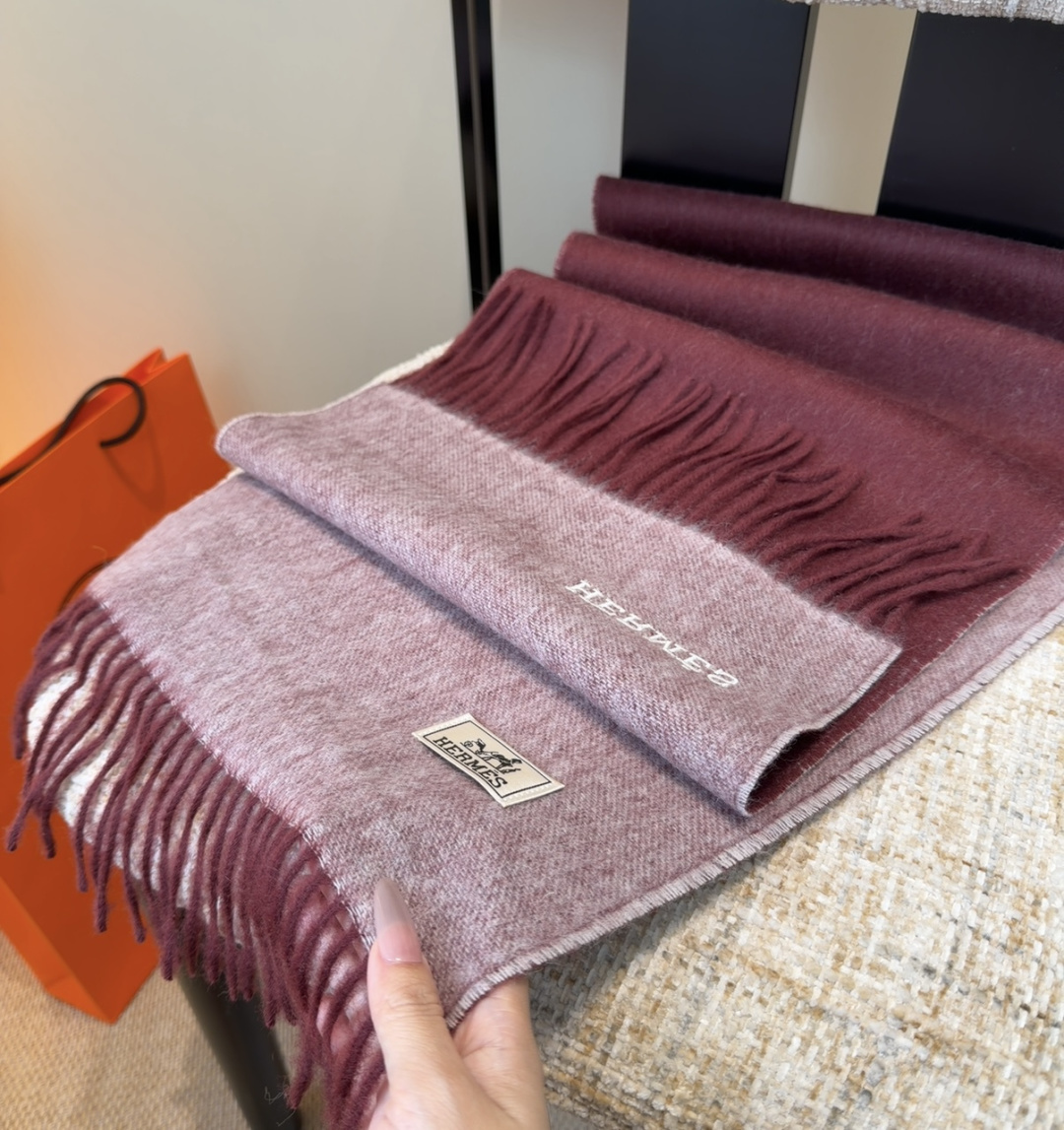 2025年Hermes · 爱马仕，难得一见的温柔配色，低调又不失优雅❗️】重点推荐❗️双边配色，一条围