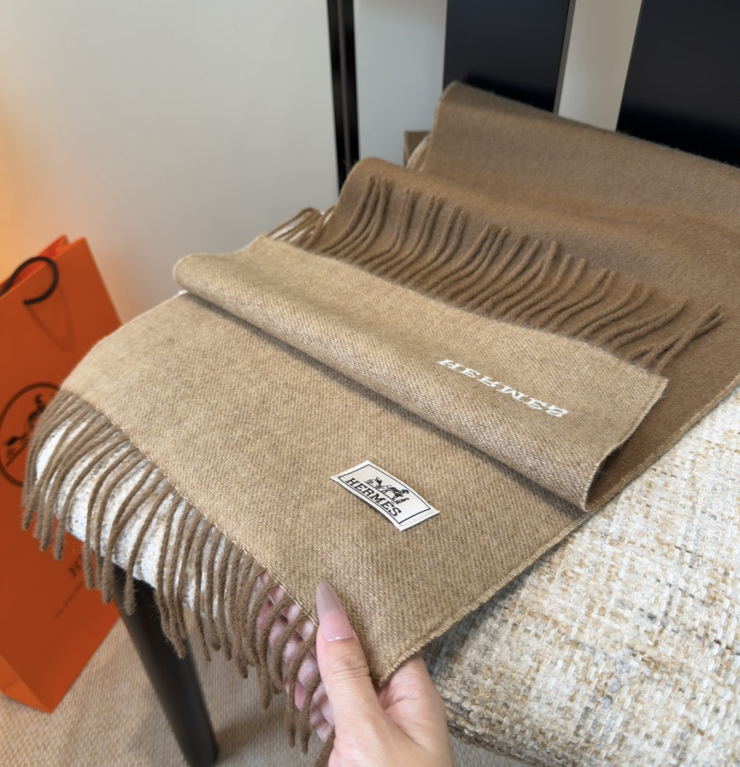 2025年Hermes · 爱马仕，难得一见的温柔配色，低调又不失优雅❗️】重点推荐❗️双边配色，一条围