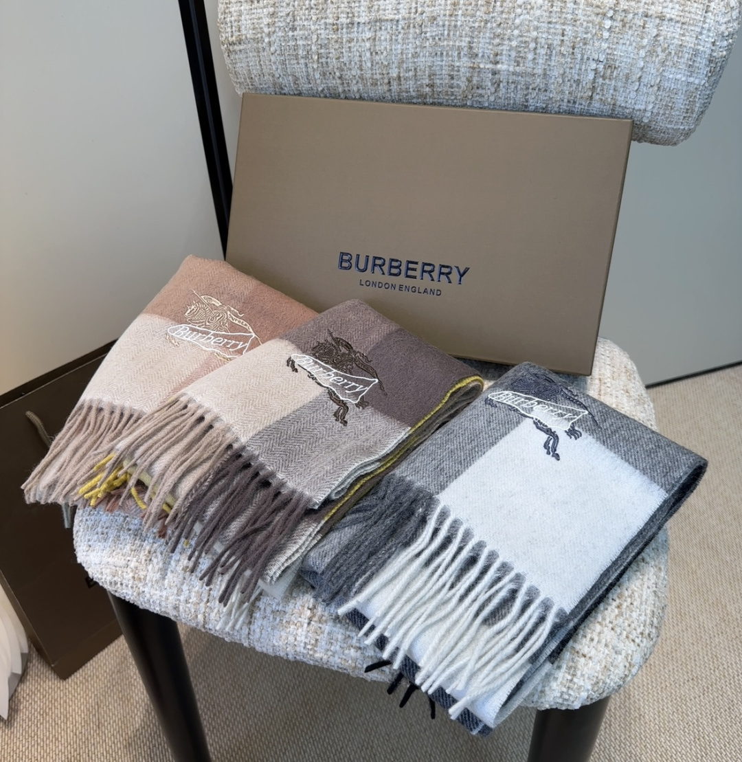 【▪️家属福利来了！！巴宝莉高端重磅男士围巾！】怒赞推荐，激动~！！下手绝对要快，同步专柜，最高端的男士