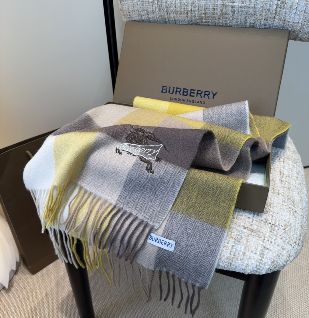 【▪️家属福利来了！！巴宝莉高端重磅男士围巾！】怒赞推荐，激动~！！下手绝对要快，同步专柜，最高端的男士